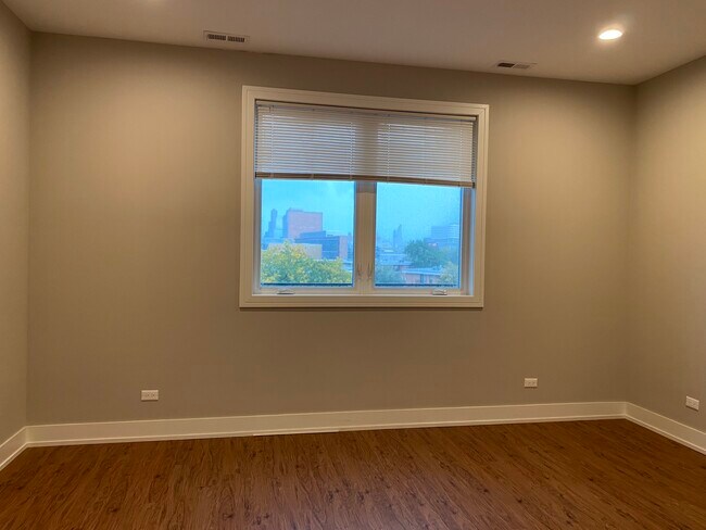Building Photo - 215 S Hamilton Ave