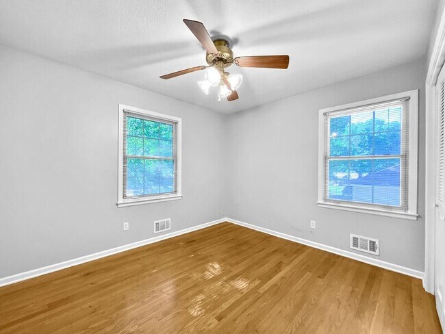 Building Photo - 3908 Stonewall Ave