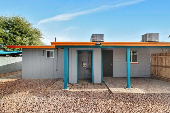 Foto del edificio - 2BR Unit with Private Backyard One Level
