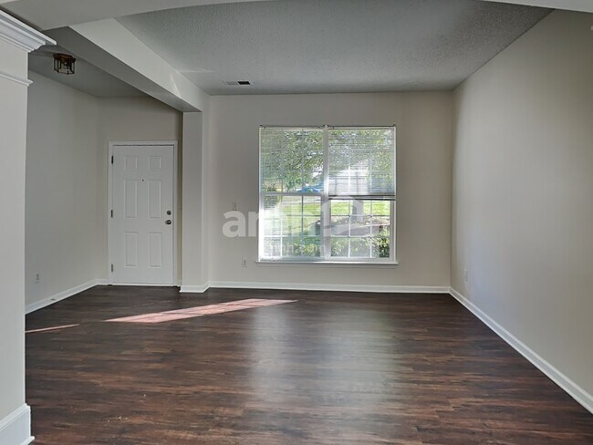Foto del edificio - 2301 Waters Trail Dr