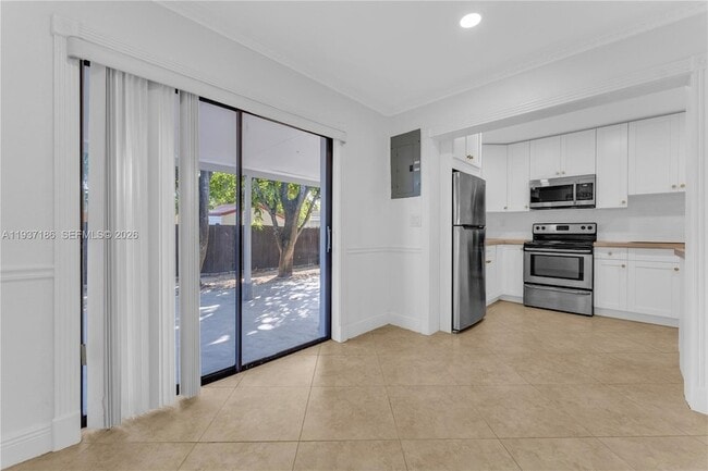 Building Photo - 5208 NE 5th Ave