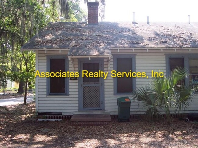 Foto del edificio - 1 bed/ 1 bath home two blocks from UF
