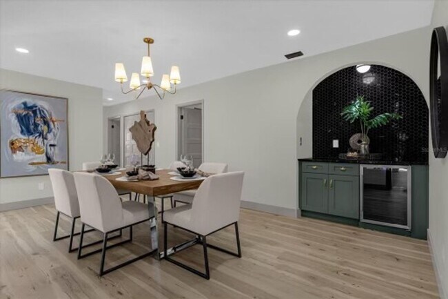 Building Photo - Newly Renovated, Luxurious 4 Bedroom 3 Bat...