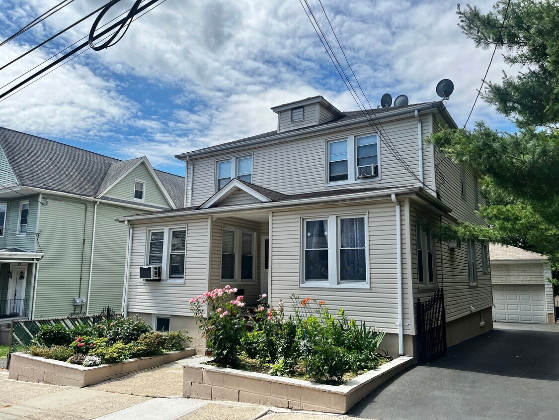 Primary Photo - 252 Park Ave