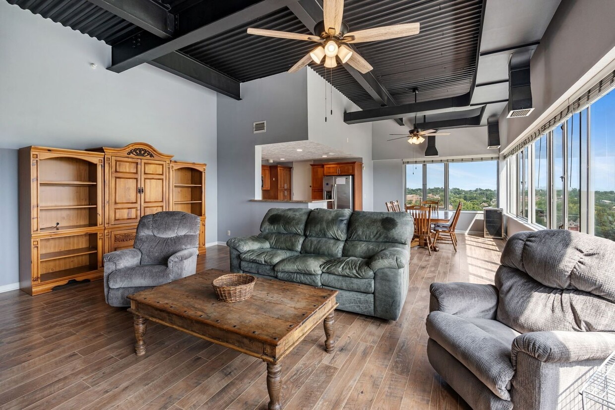 Foto principal - Breathtaking downtown East-facing, penthouse condo - FURNISHED!