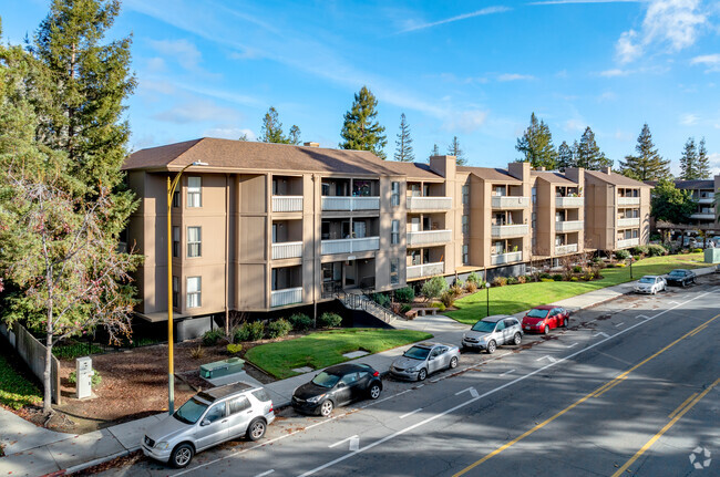 Building - Saratoga Gardens Condominiums