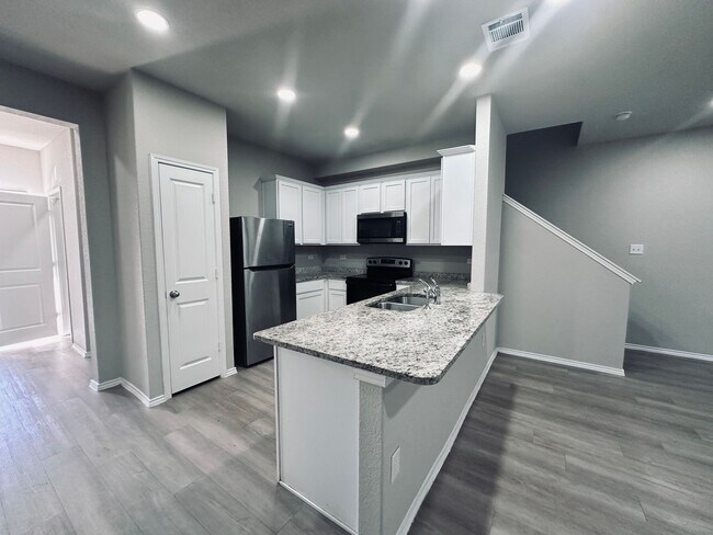 Foto del edificio - 7356 Misty Ridge Dr