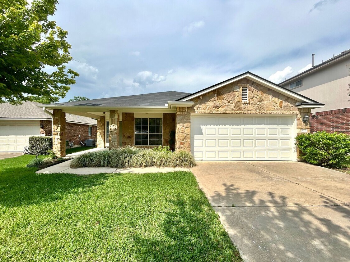 Primary Photo - 3/BR 2/BA Bath Home with Fully Equipped Ki...
