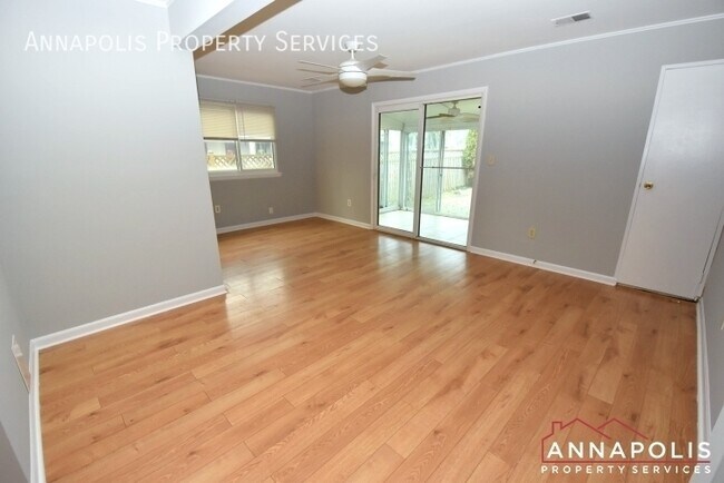 Building Photo - 920 Bank St