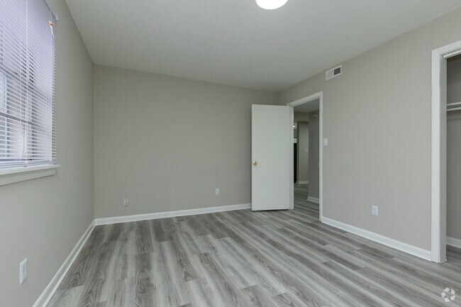 2 habitaciones, 1 baño, 780 pies cuadrados, renovado, dormitorio - Pine Lake Village - SMP