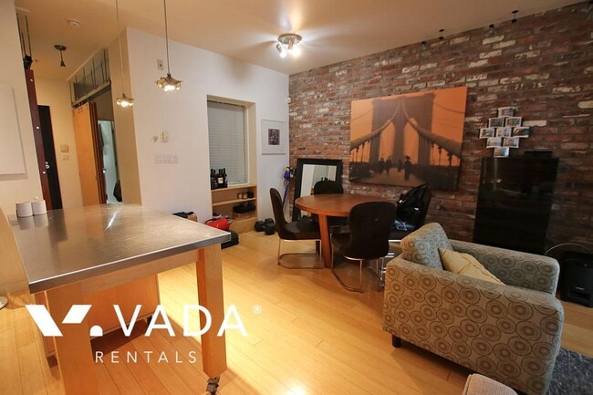 Building Photo - The Crandall Building Yaletown Loft Rental...