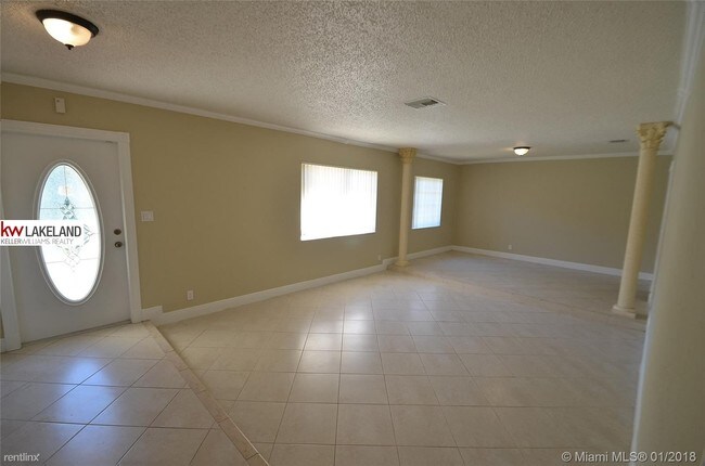 Foto del edificio - 8241 SW 198th St
