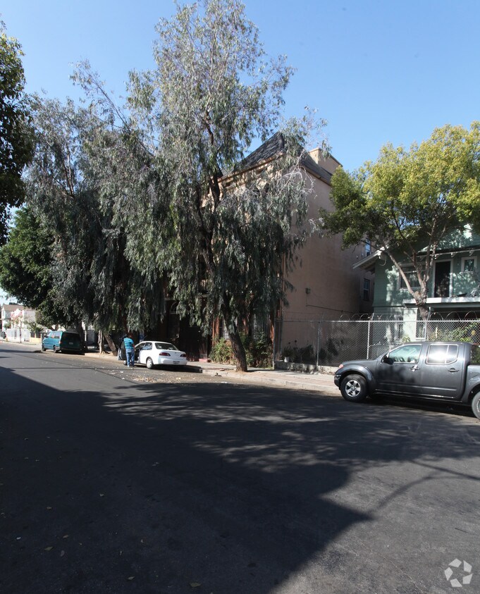 Building Photo - 1117 S Westlake Ave
