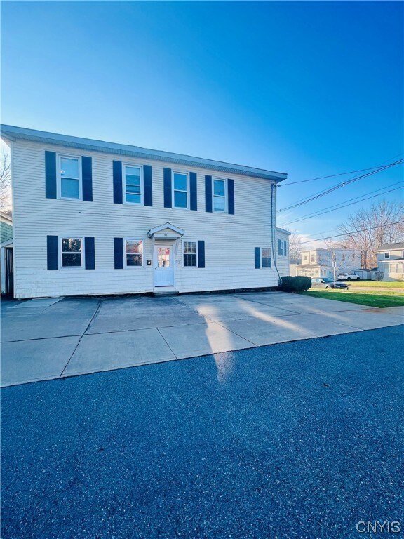 96 W Oneida St, Oswego, NY 13126 Room for Rent in Oswego, NY