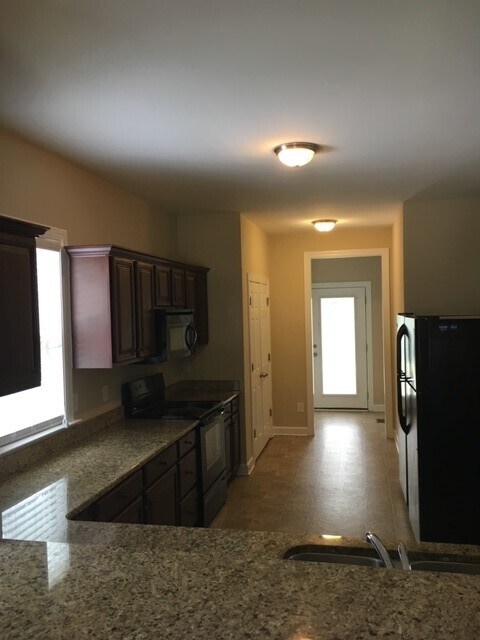 Kitchen - 5125 Lundy Dr