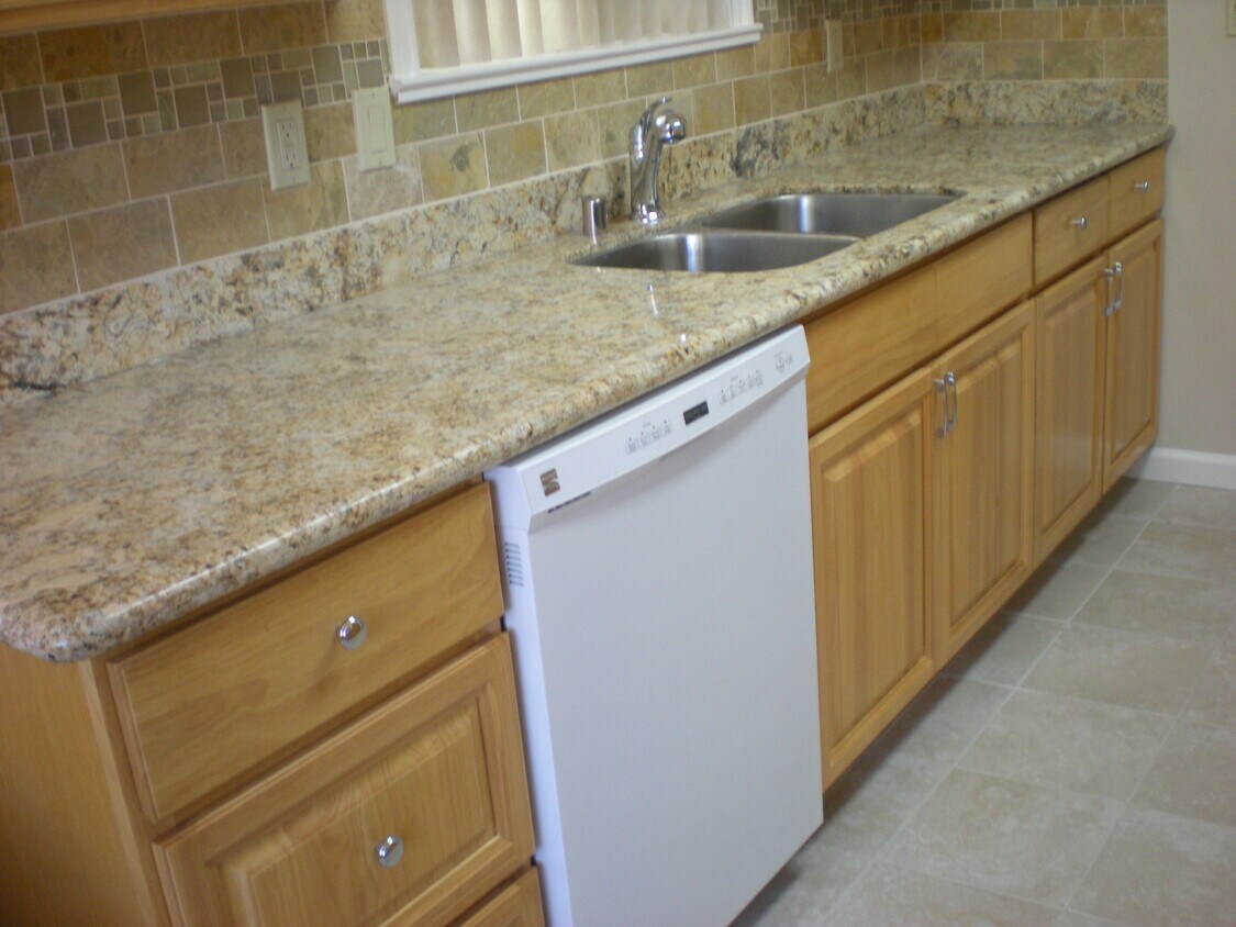 kitchen - 1371 Kingfisher Way