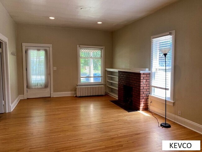 Building Photo - 321 Edwards St