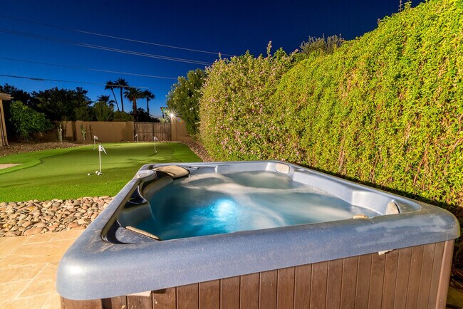 Building Photo - 6802 E Ludlow Dr