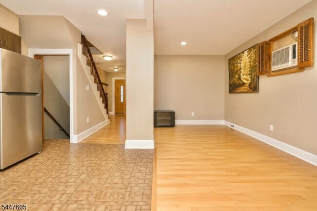 Foto del edificio - 425 Davis Ave