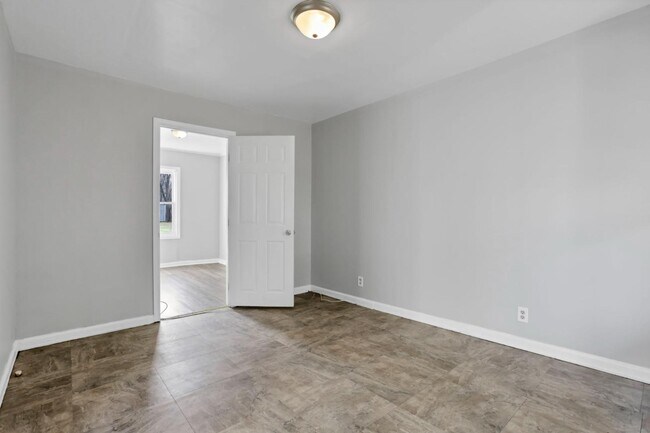 Foto del edificio - 590-592-592 Robinwood Ave