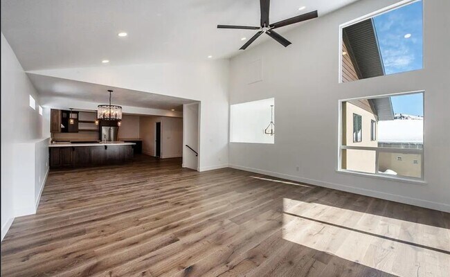 Foto del edificio - 570 Aspen Dr