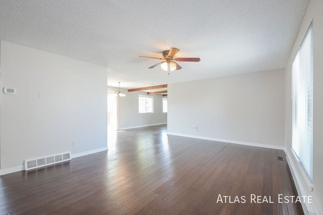 Building Photo - 16502 E Kansas Dr