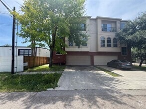 Building Photo - 1419 Sandman St
