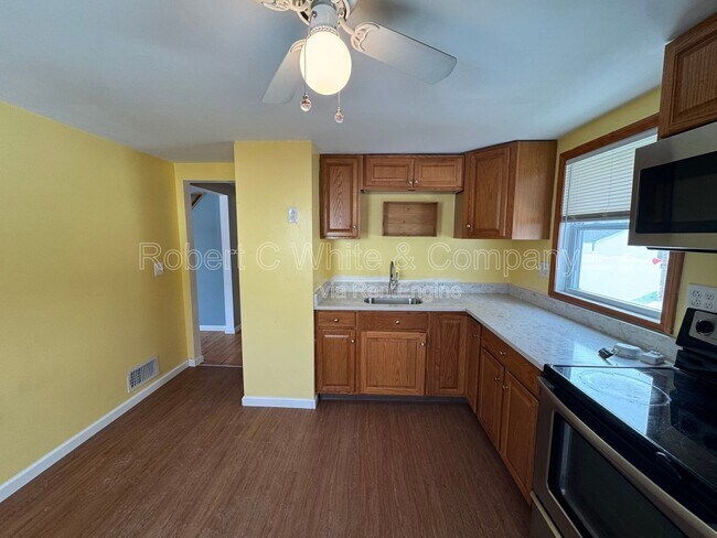 Foto del edificio - 10 Harkness Dr