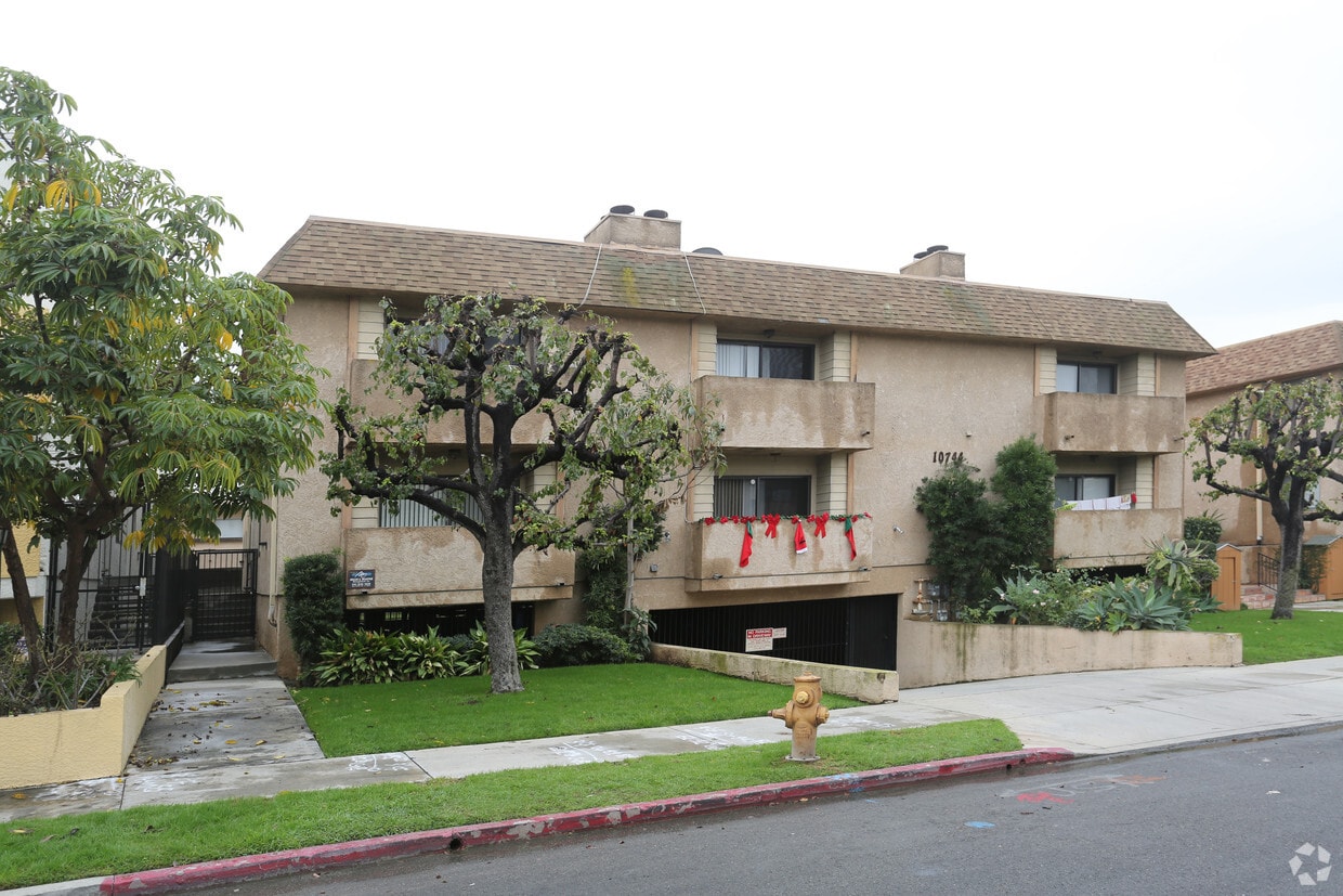 Primary Photo - Lawler Street