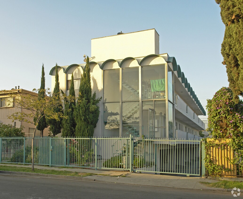 Primary Photo - 5827 Lexington Ave