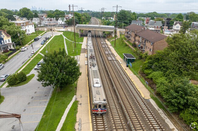 It's easy to get around Darby via SEPTA's many buses and trolleys.