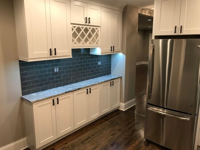 Building Photo - 5357 N Linder Ave