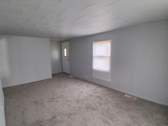 Building Photo - 913 Forrest St