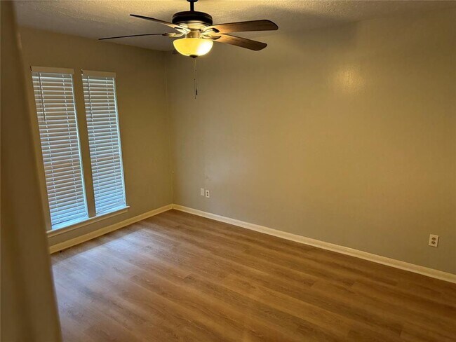 Foto del edificio - 2608 Hampshire Ln