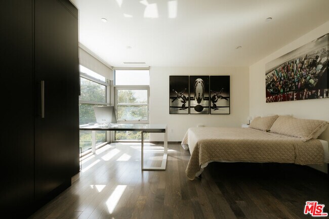 Foto del edificio - 2651 Nichols Canyon Rd