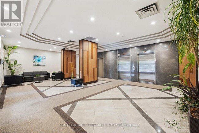 Photo du bâtiment - 711 Rossland Rd E