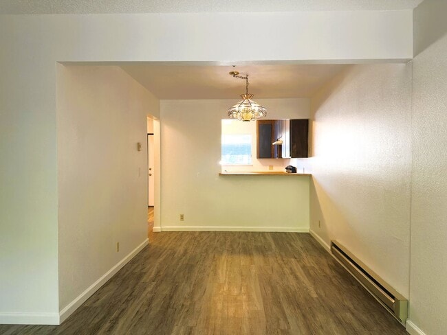Building Photo - 1358 Parkway Dr