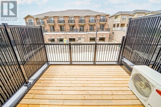 Building Photo - 945 Crowsnest Holw