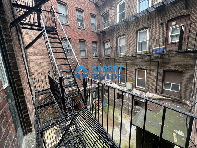 Foto del edificio - 166 Endicott St