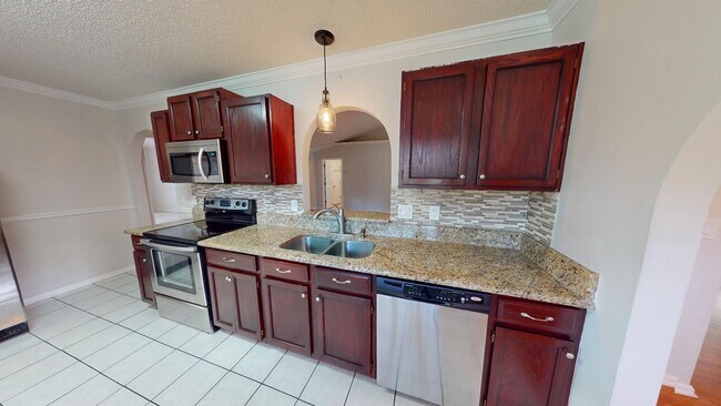 Foto del edificio - Beautiful 3 bedroom ,2 bathrooms .