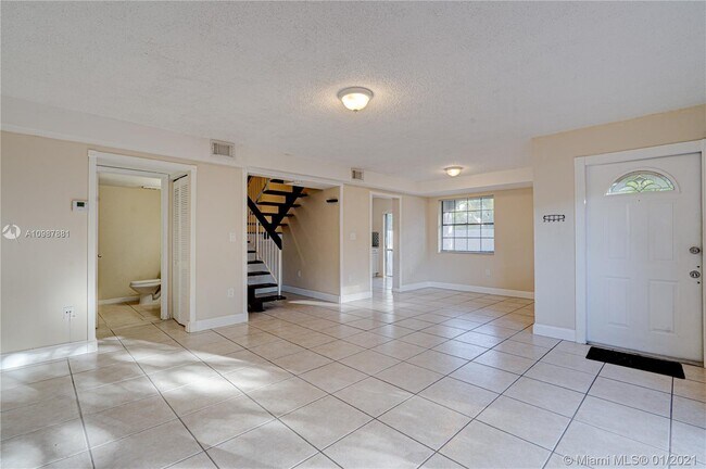 Building Photo - 10535 SW 154th Ct