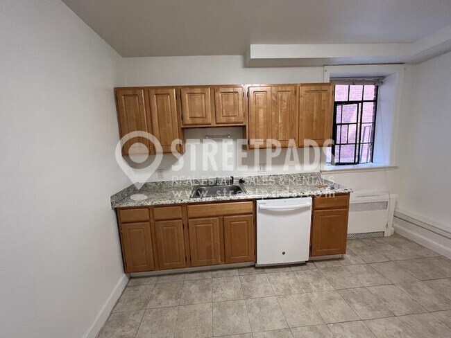 Foto del edificio - 2 bedroom in Brookline MA 02446