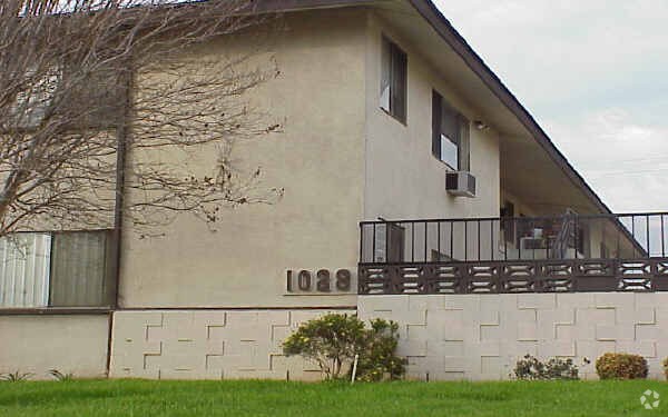 Foto del edificio - 1028 W E St