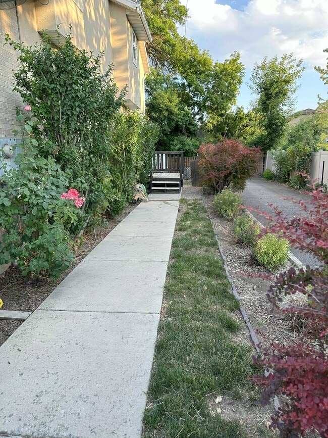 Building Photo - 776 E Scott Ave