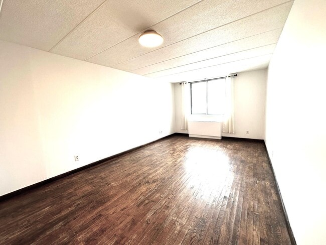 Building Photo - 97-12 63rd Dr