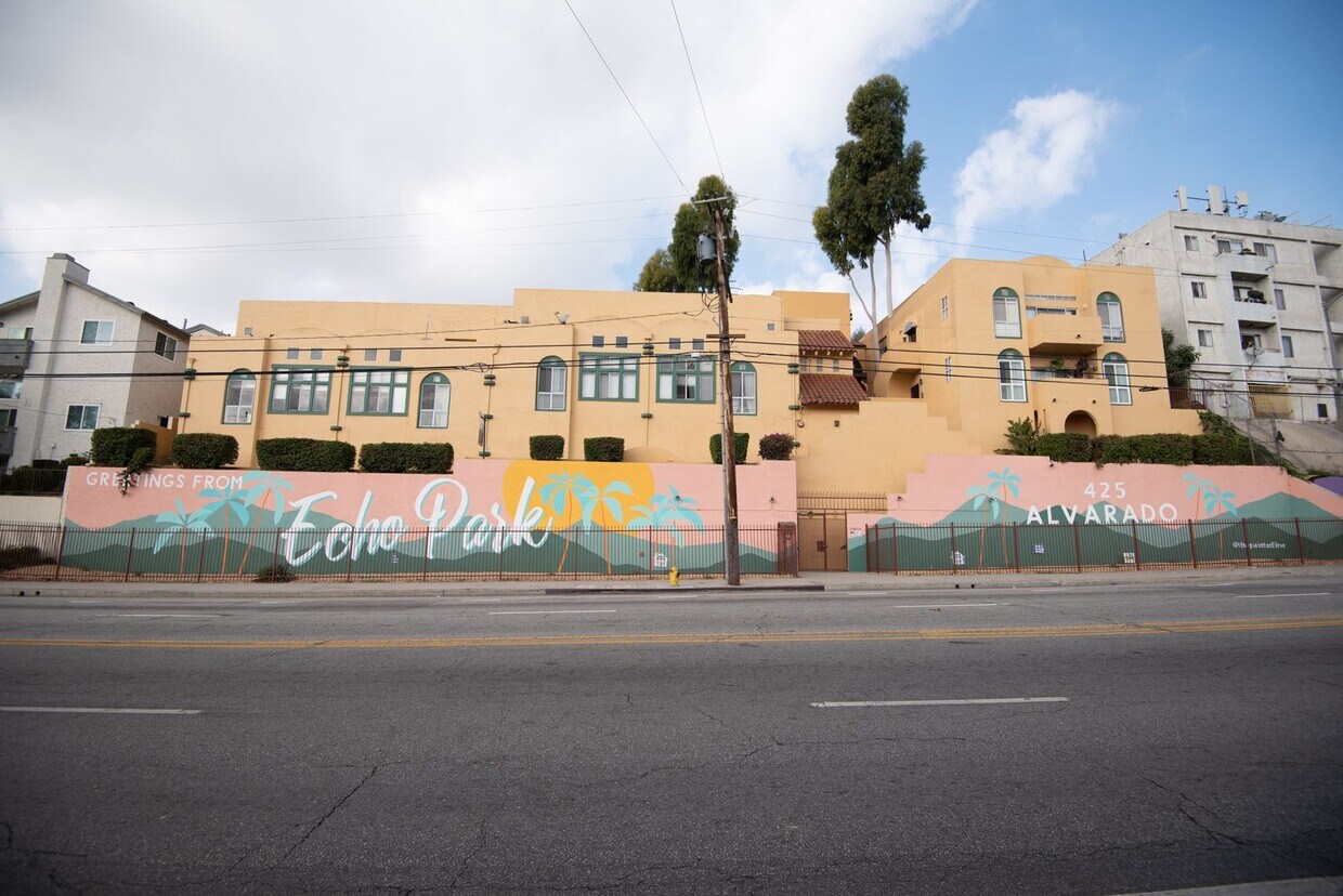 Foto principal - 425 N Alvarado St