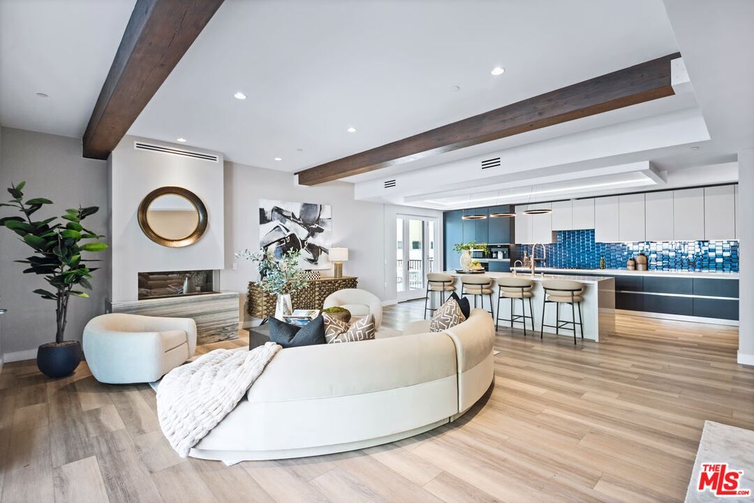 Foto principal - 160 N La Peer Dr