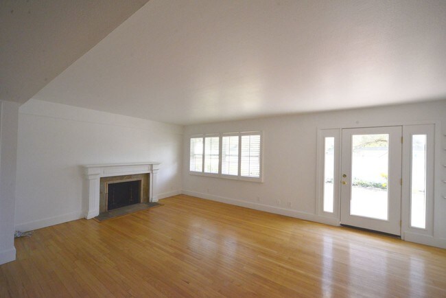Building Photo - 4 br, 2 bath House - 1102 Grandview Ave
