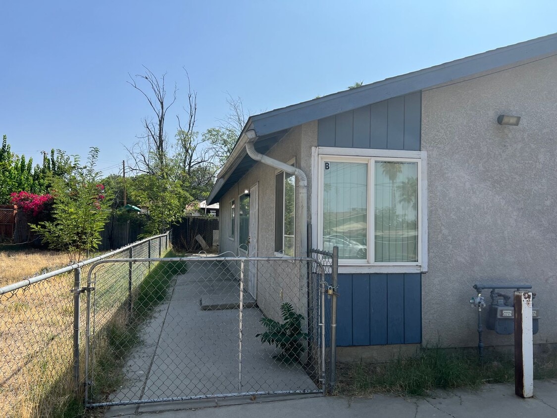 Primary Photo - 2205 Wilshire Alley