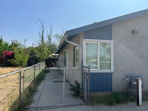 Building Photo - 2205 Wilshire Alley